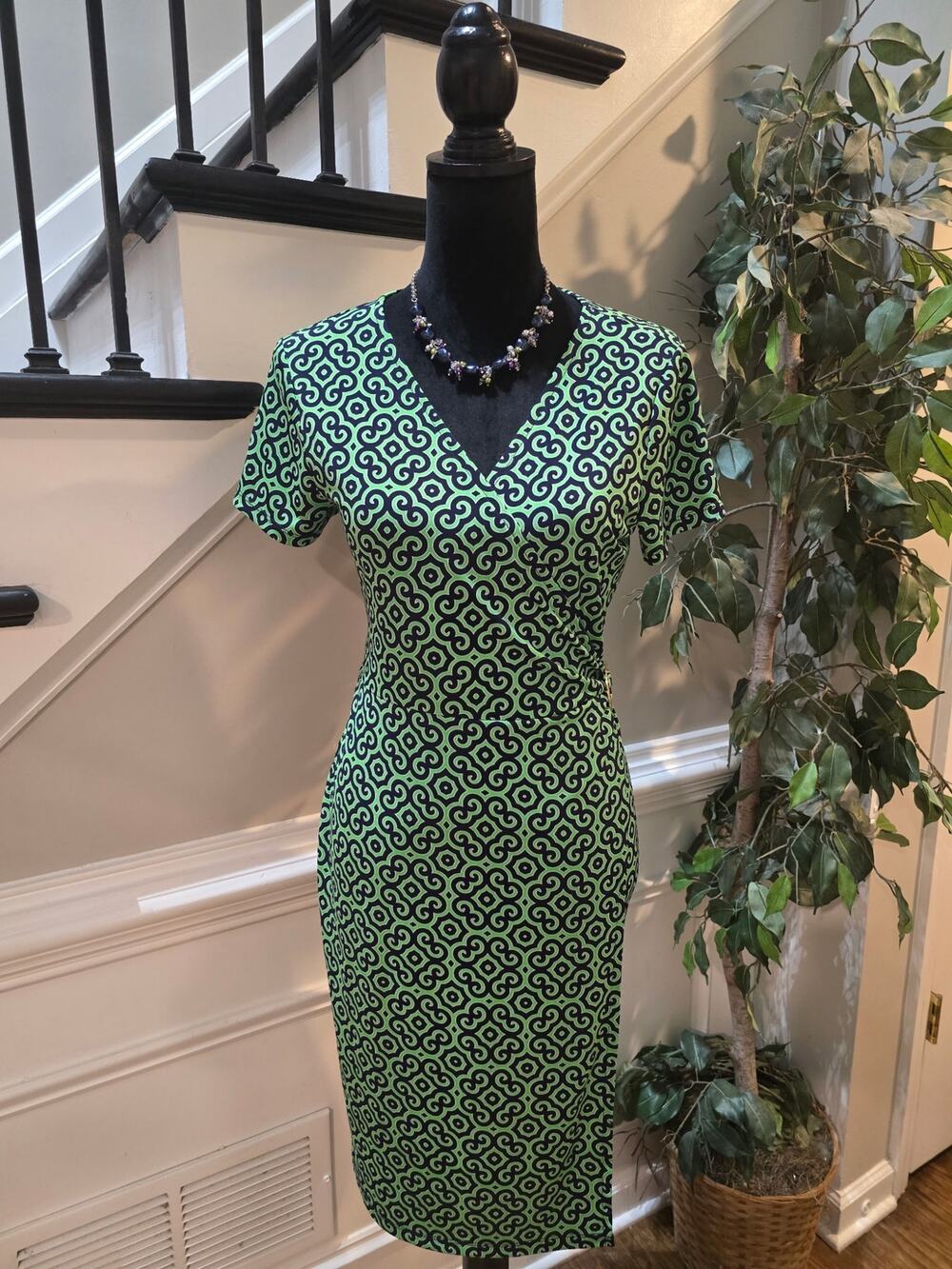Jones New York Midi Dress Women's Medium Green/Black Geometric Faux Wrap V Neck